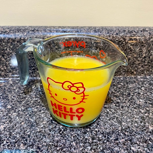 Hello Kitty Pyrex Measuring Cup - Picture 3 of 11